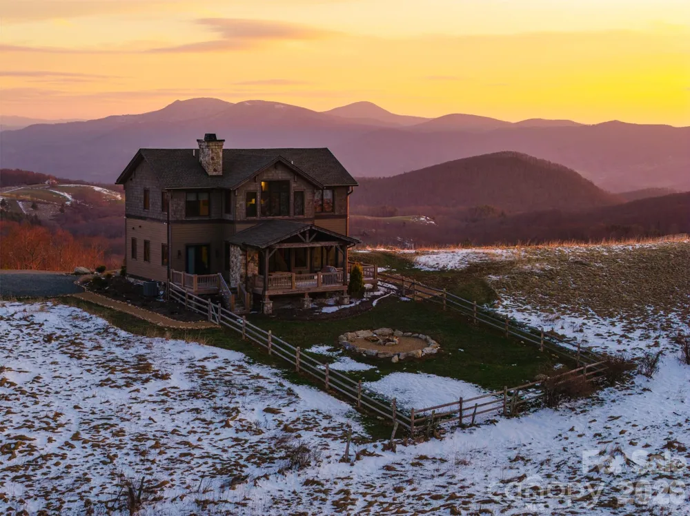 352 Great Sky Drive Banner Elk, NC 28604