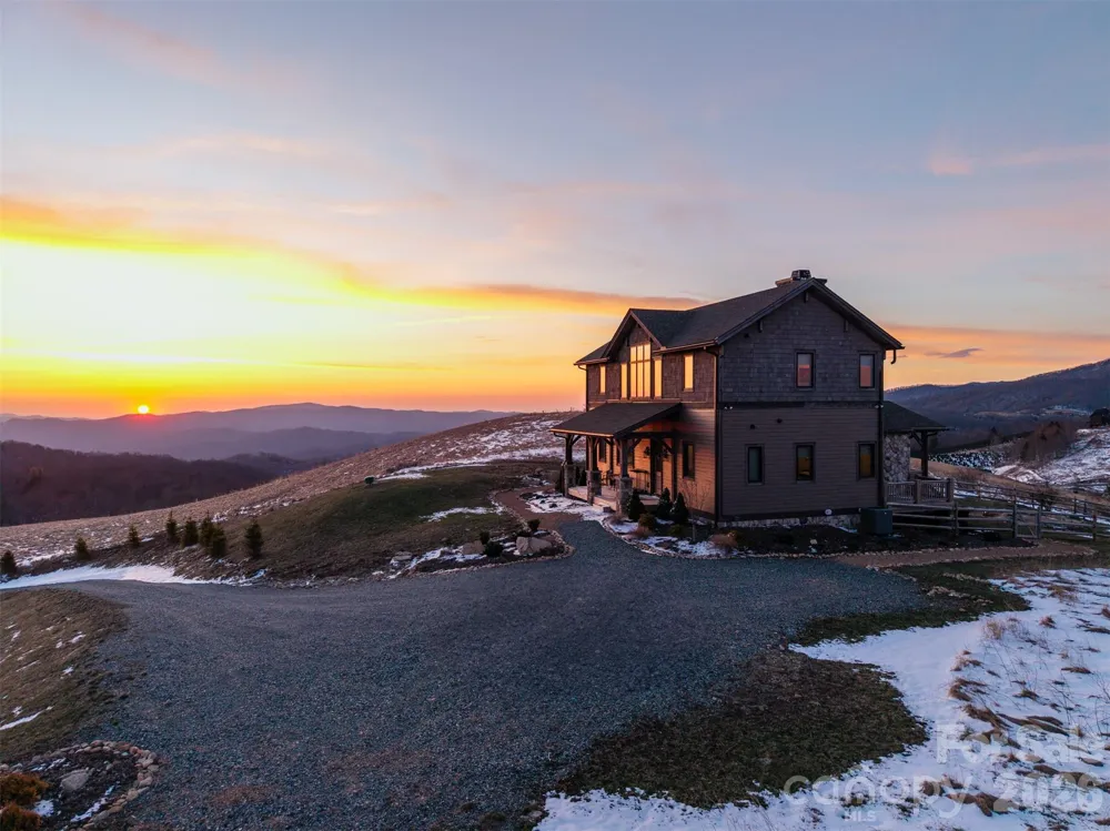 352 Great Sky Drive Banner Elk, NC 28604