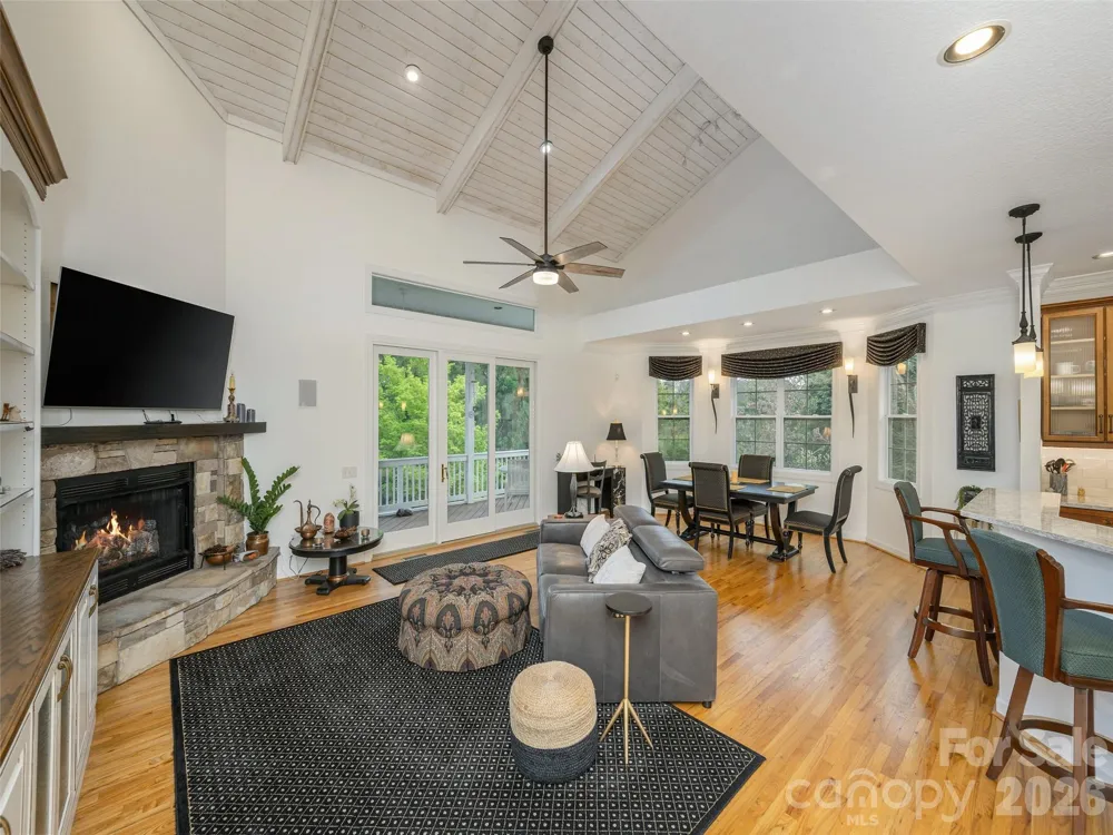 83 Towne Place Drive Hendersonville, NC 28792