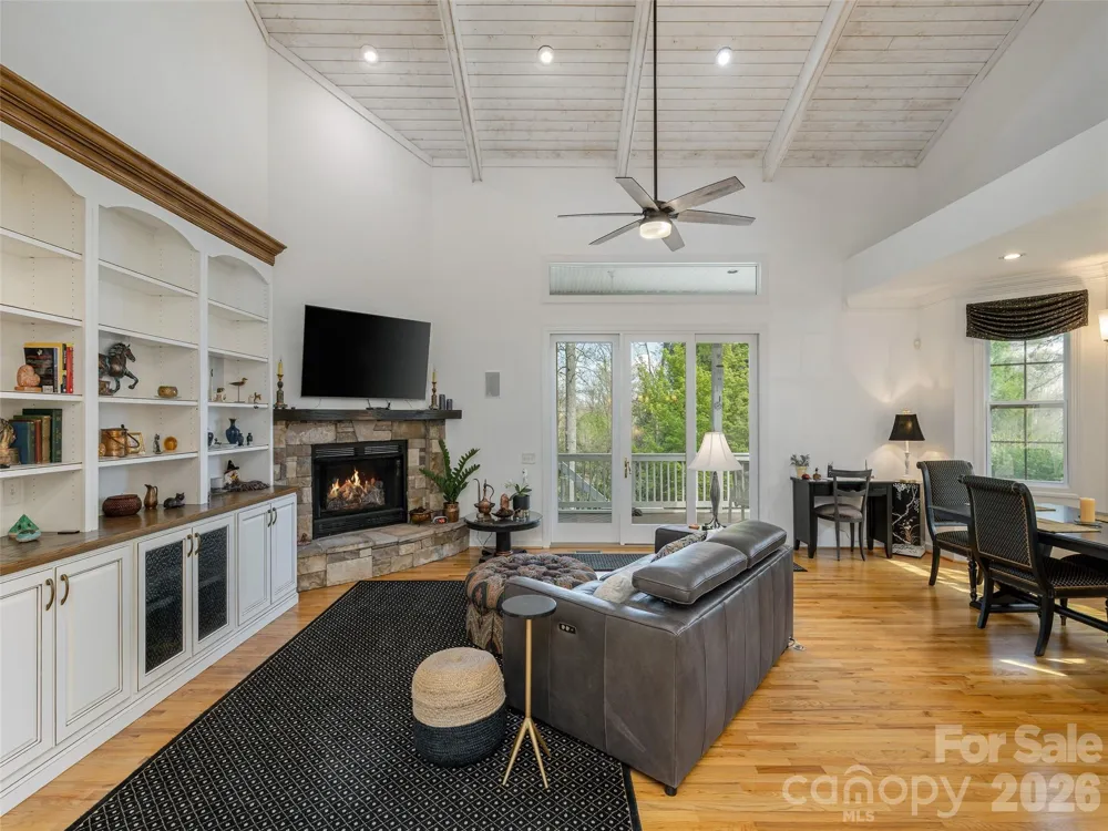 83 Towne Place Drive Hendersonville, NC 28792