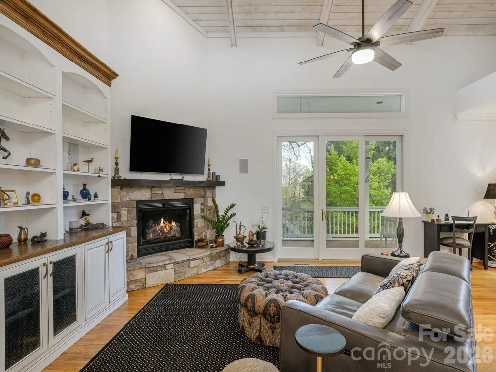 83 Towne Place Drive Hendersonville, NC 28792