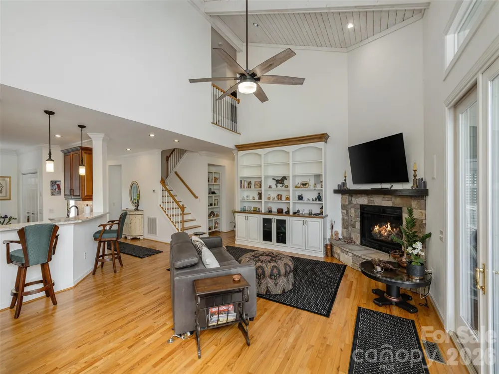 83 Towne Place Drive Hendersonville, NC 28792