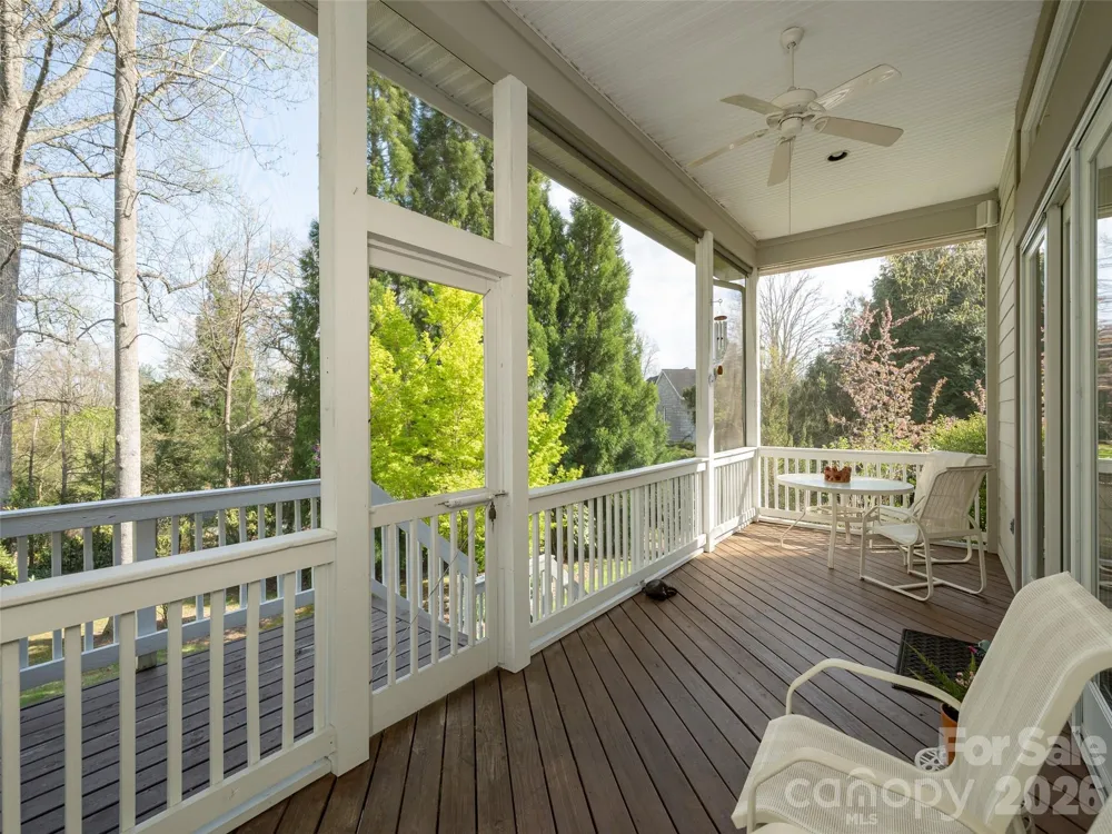 83 Towne Place Drive Hendersonville, NC 28792