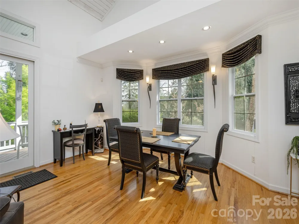 83 Towne Place Drive Hendersonville, NC 28792