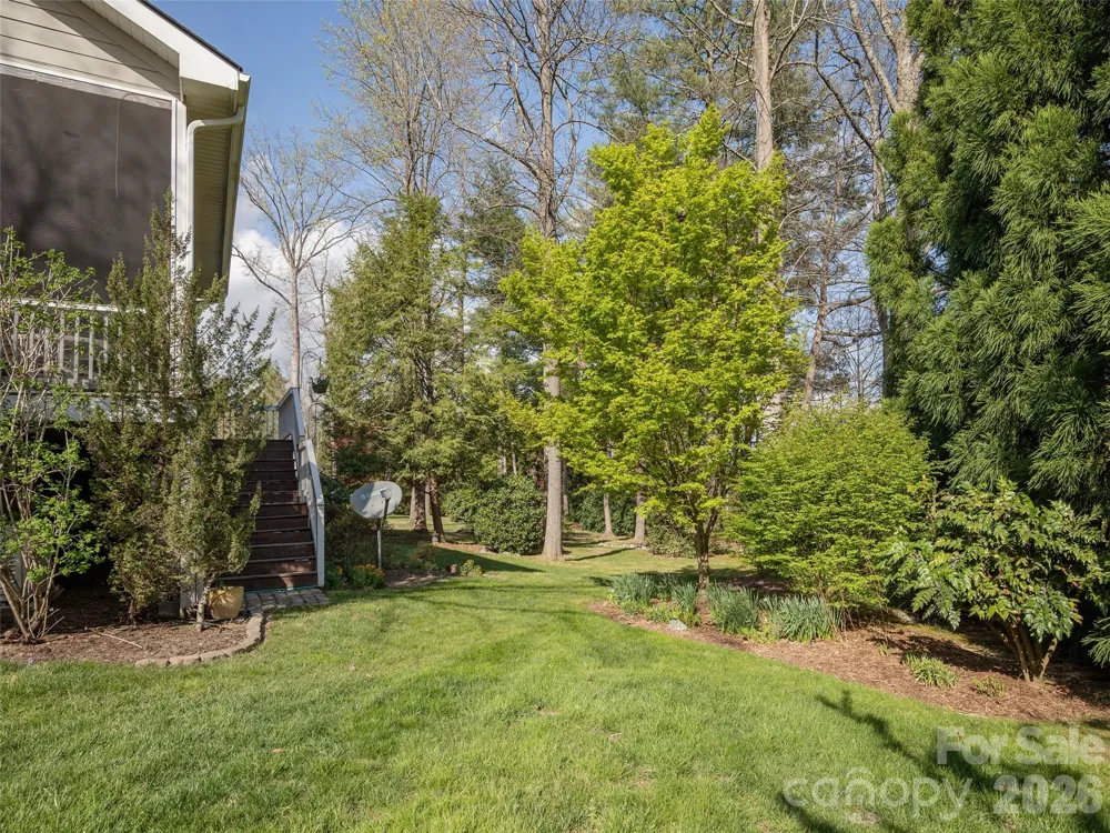 83 Towne Place Drive Hendersonville, NC 28792