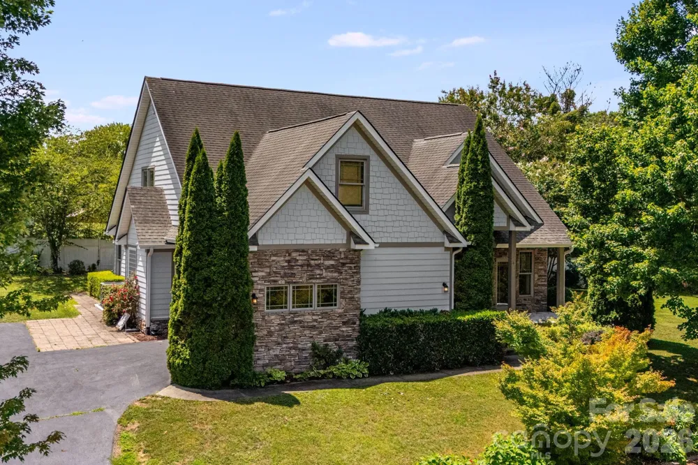4 AMARETTO DRIVE Candler, NC 28715