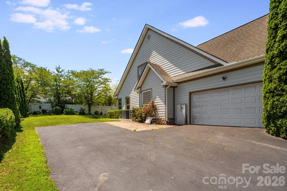4 AMARETTO DRIVE Candler, NC 28715