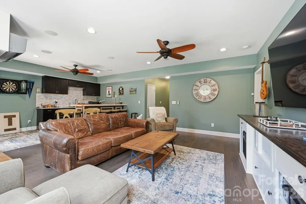 5041 El Molino Drive Charlotte, NC 28214