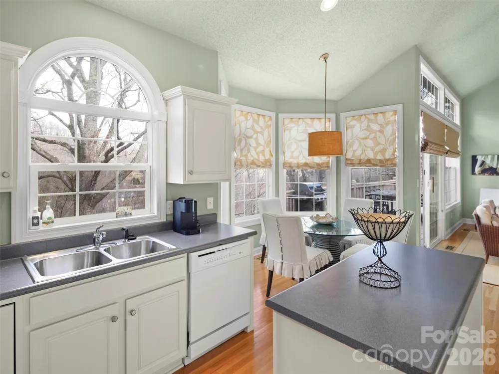 109 Poppy Lane Asheville, NC 28803