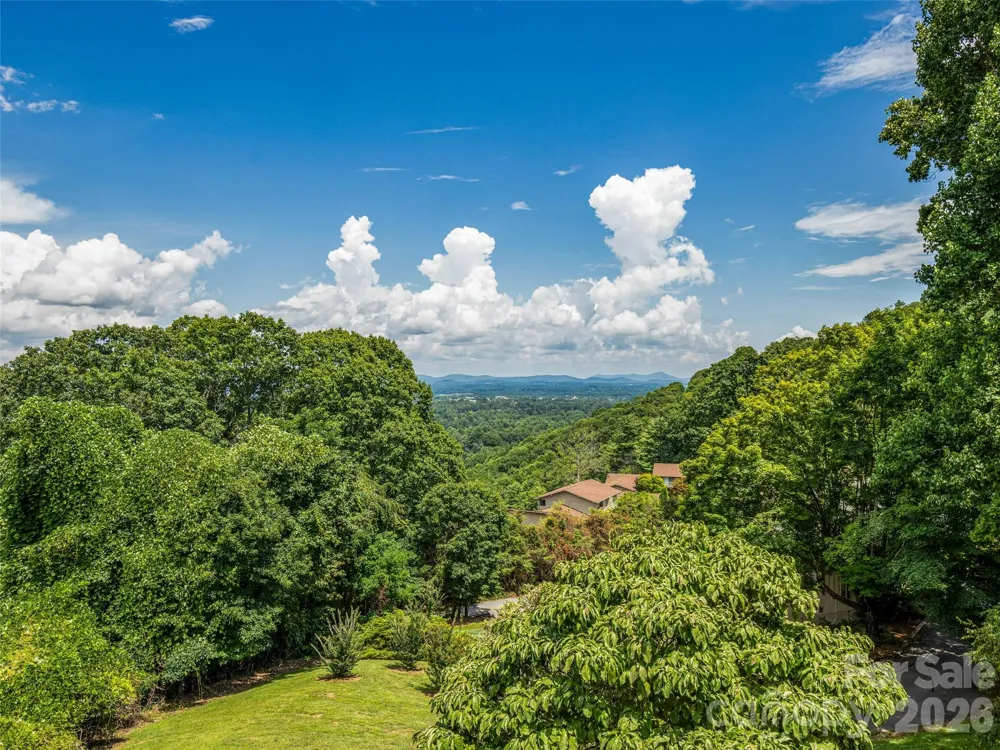 128 Country Ridge Road Hendersonville, NC 28739