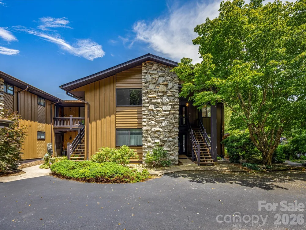 128 Country Ridge Road Hendersonville, NC 28739
