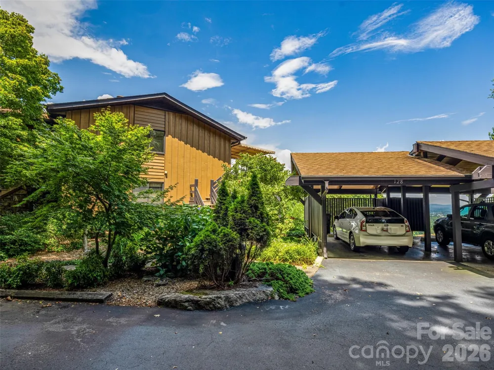 128 Country Ridge Road Hendersonville, NC 28739