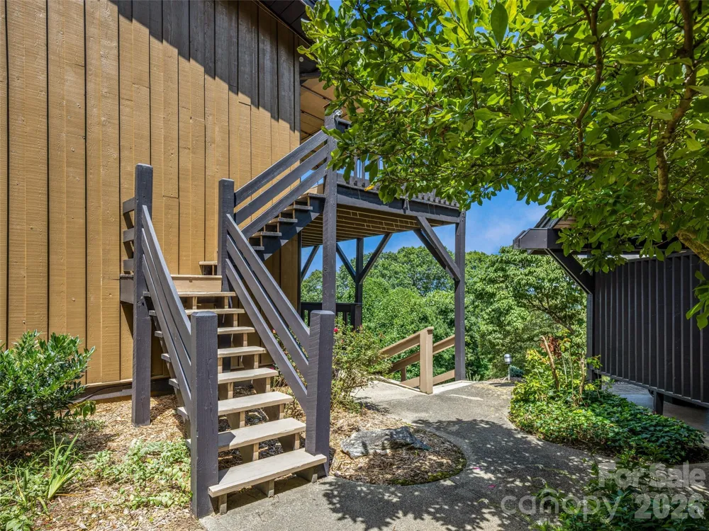 128 Country Ridge Road Hendersonville, NC 28739