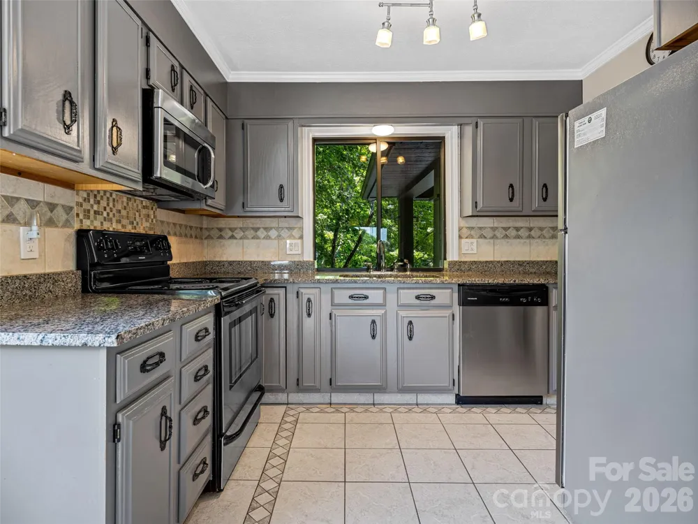 128 Country Ridge Road Hendersonville, NC 28739