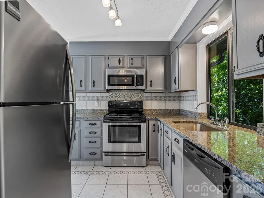 128 Country Ridge Road Hendersonville, NC 28739