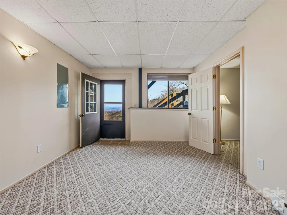128 Country Ridge Road Hendersonville, NC 28739