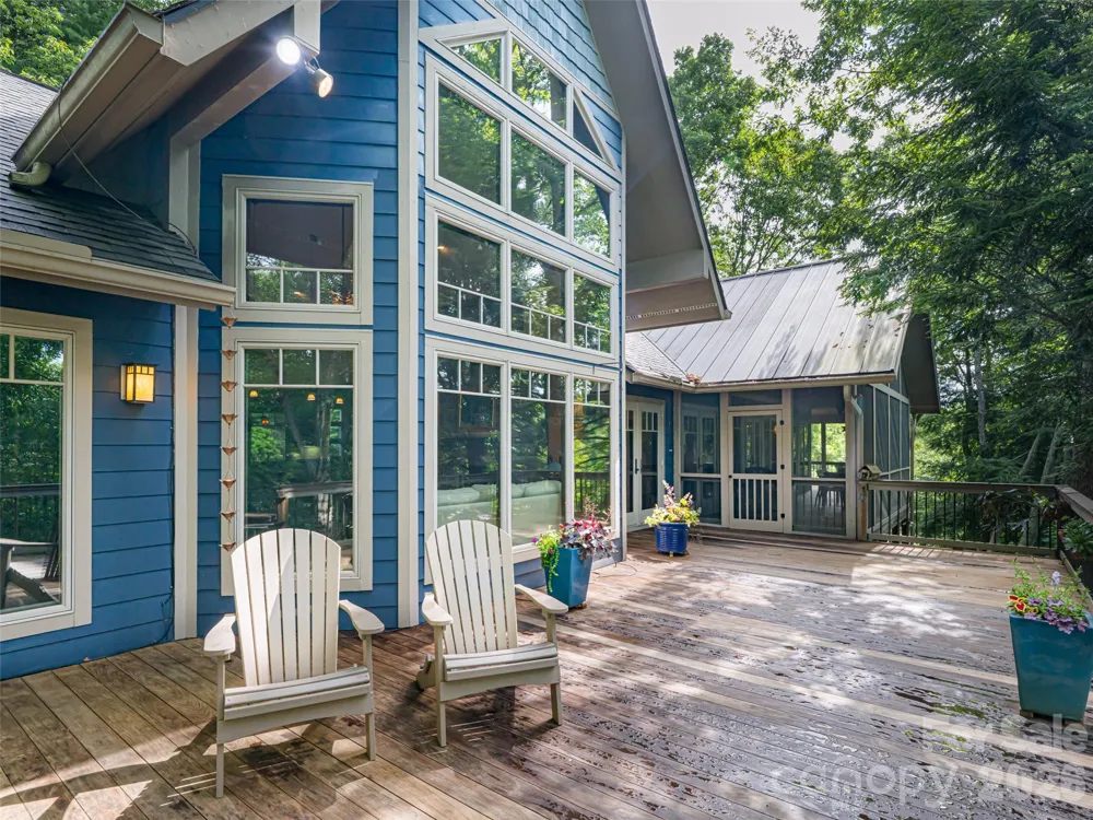 935 Whites Lake Boulevard Saluda, NC 28773