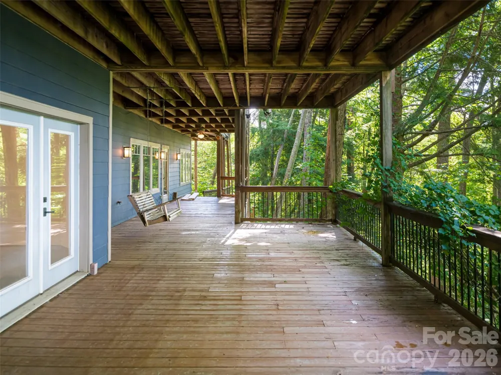 935 Whites Lake Boulevard Saluda, NC 28773