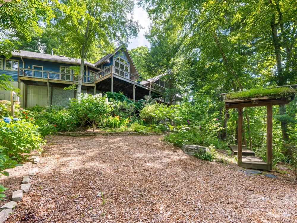 935 Whites Lake Boulevard Saluda, NC 28773
