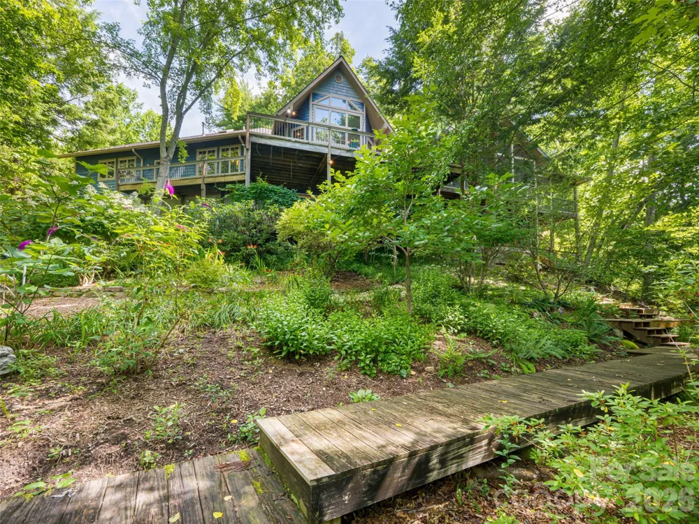 935 Whites Lake Boulevard Saluda, NC 28773