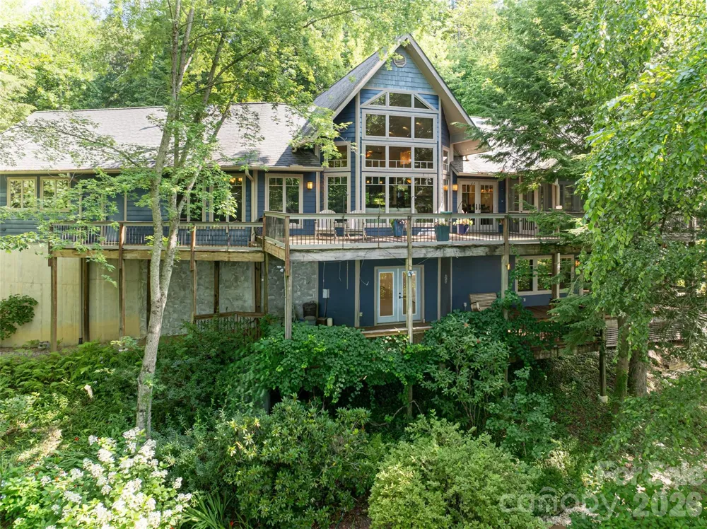 935 Whites Lake Boulevard Saluda, NC 28773