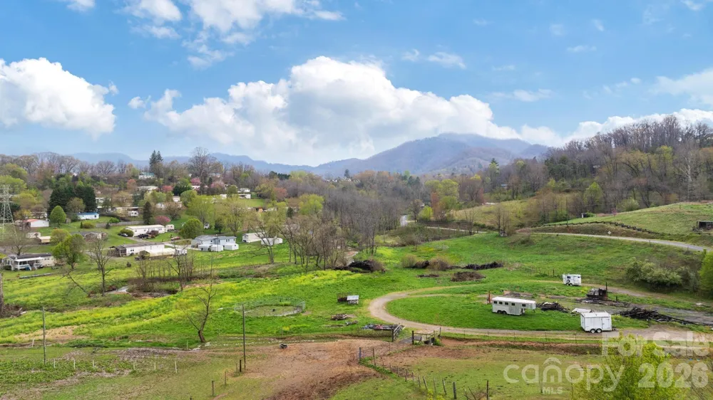 618 Beaverdam Street Canton, NC 28716