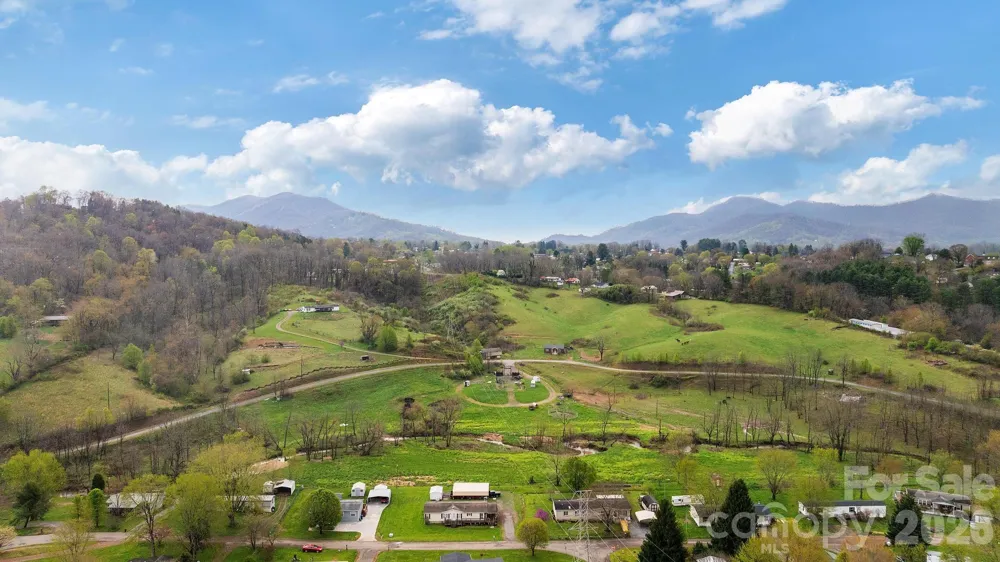618 Beaverdam Street Canton, NC 28716