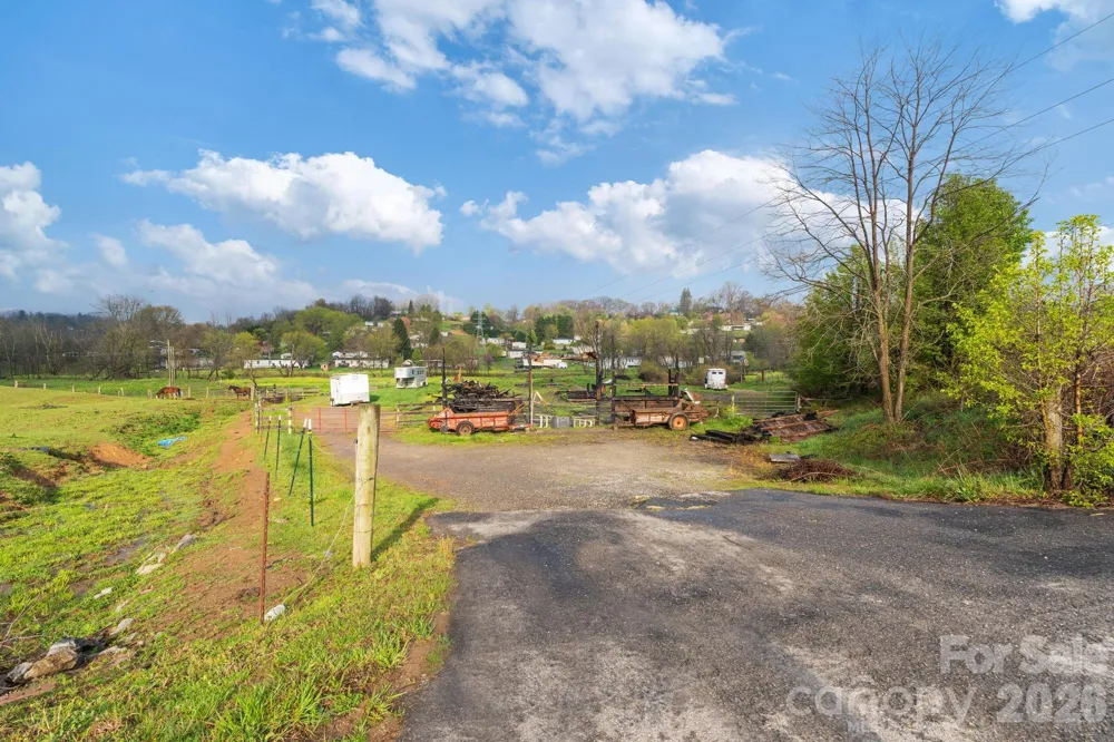 618 Beaverdam Street Canton, NC 28716
