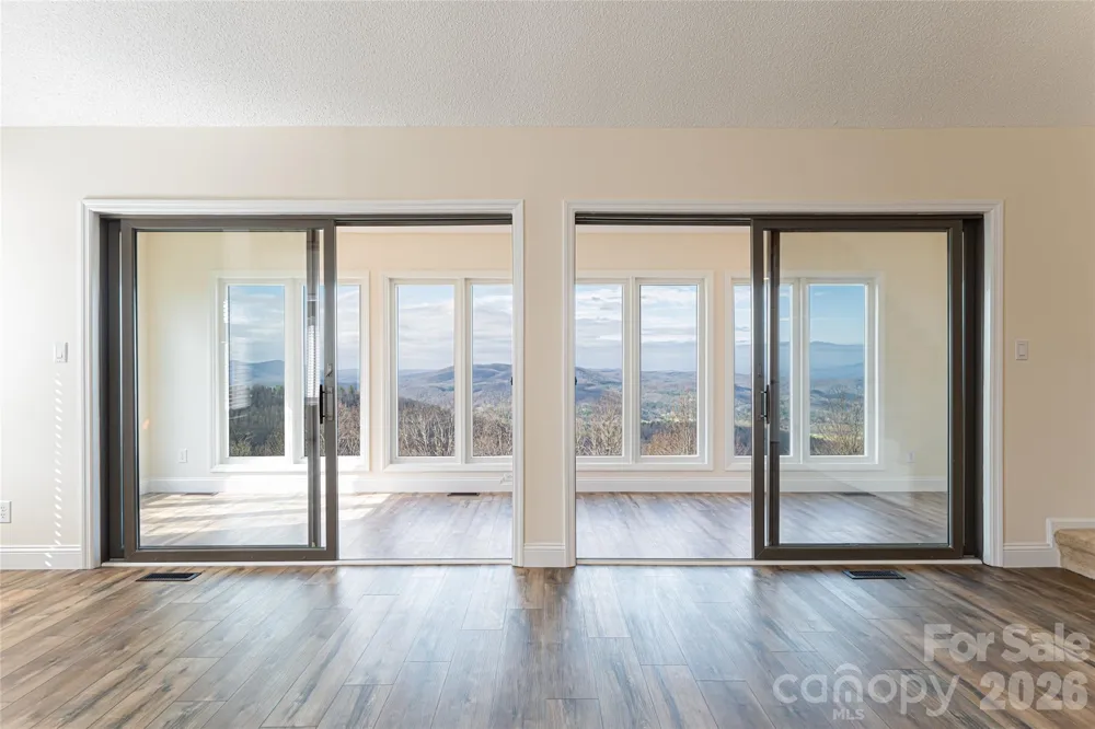 1203 Fleetwood Plaza Hendersonville, NC 28739