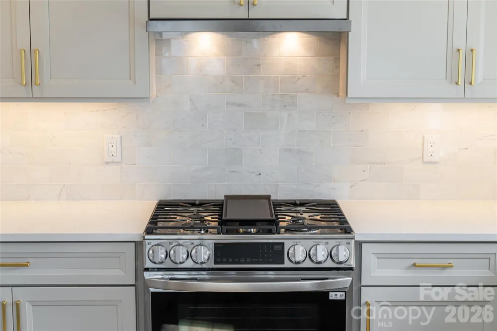 1203 Fleetwood Plaza Hendersonville, NC 28739