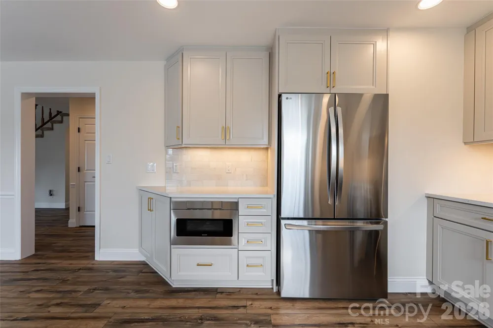 1203 Fleetwood Plaza Hendersonville, NC 28739