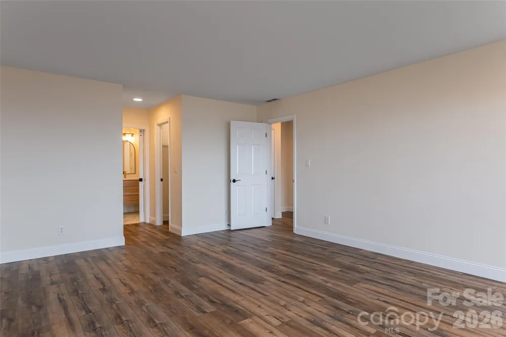 1203 Fleetwood Plaza Hendersonville, NC 28739