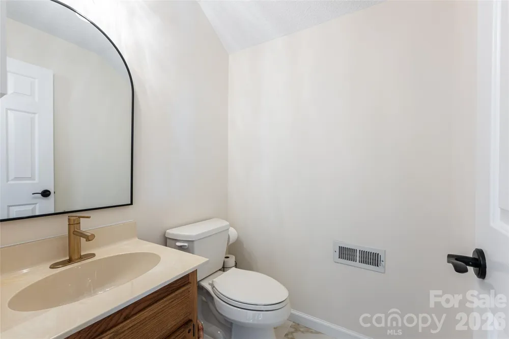 1203 Fleetwood Plaza Hendersonville, NC 28739