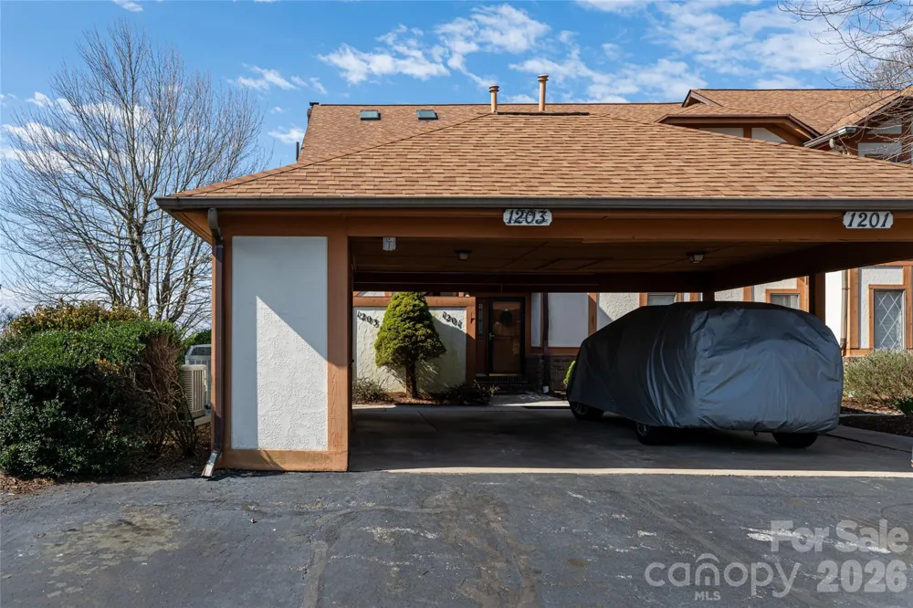 1203 Fleetwood Plaza Hendersonville, NC 28739