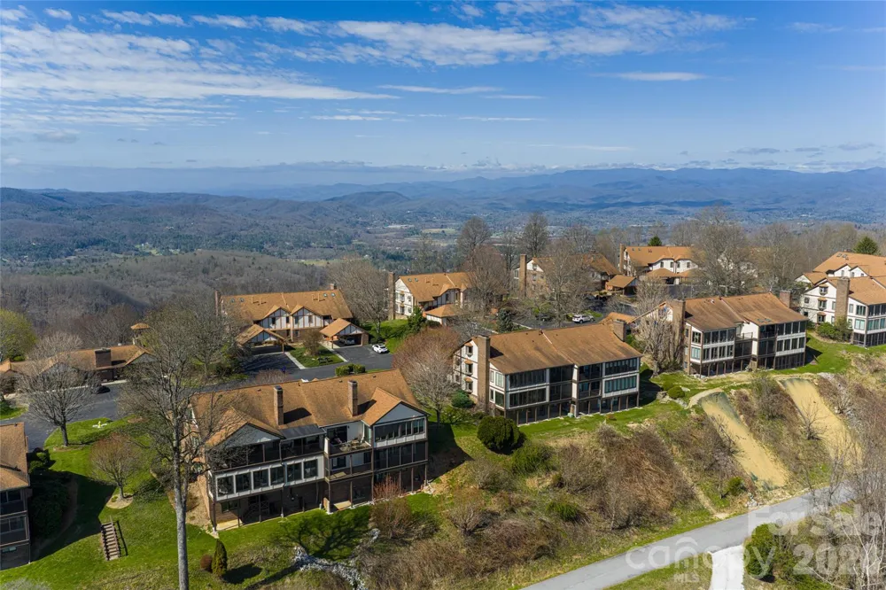 1203 Fleetwood Plaza Hendersonville, NC 28739
