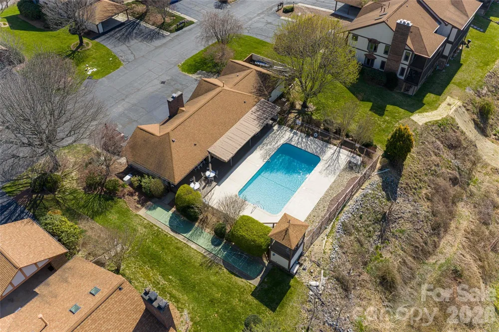 1203 Fleetwood Plaza Hendersonville, NC 28739