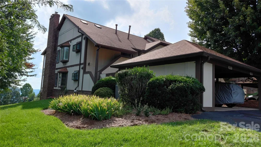 1203 Fleetwood Plaza Hendersonville, NC 28739