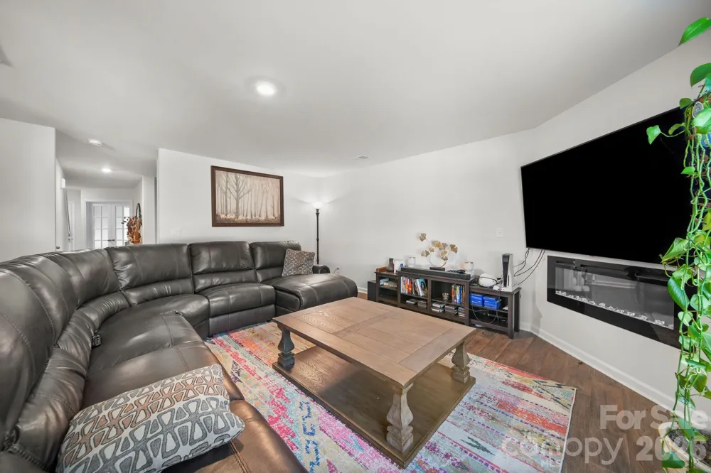 2130 Eastway Drive Dallas, NC 28034