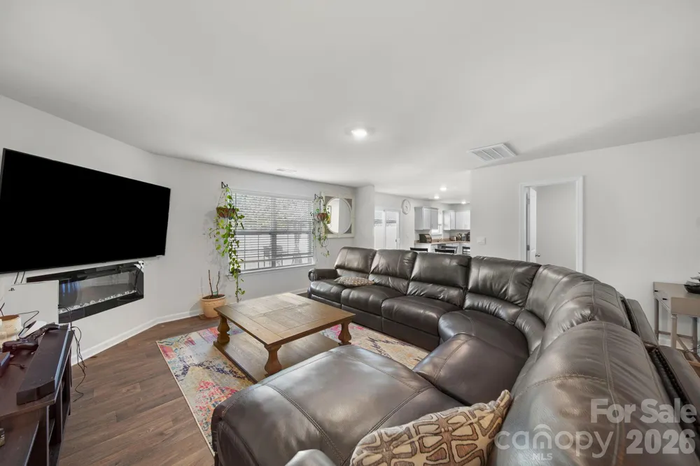 2130 Eastway Drive Dallas, NC 28034