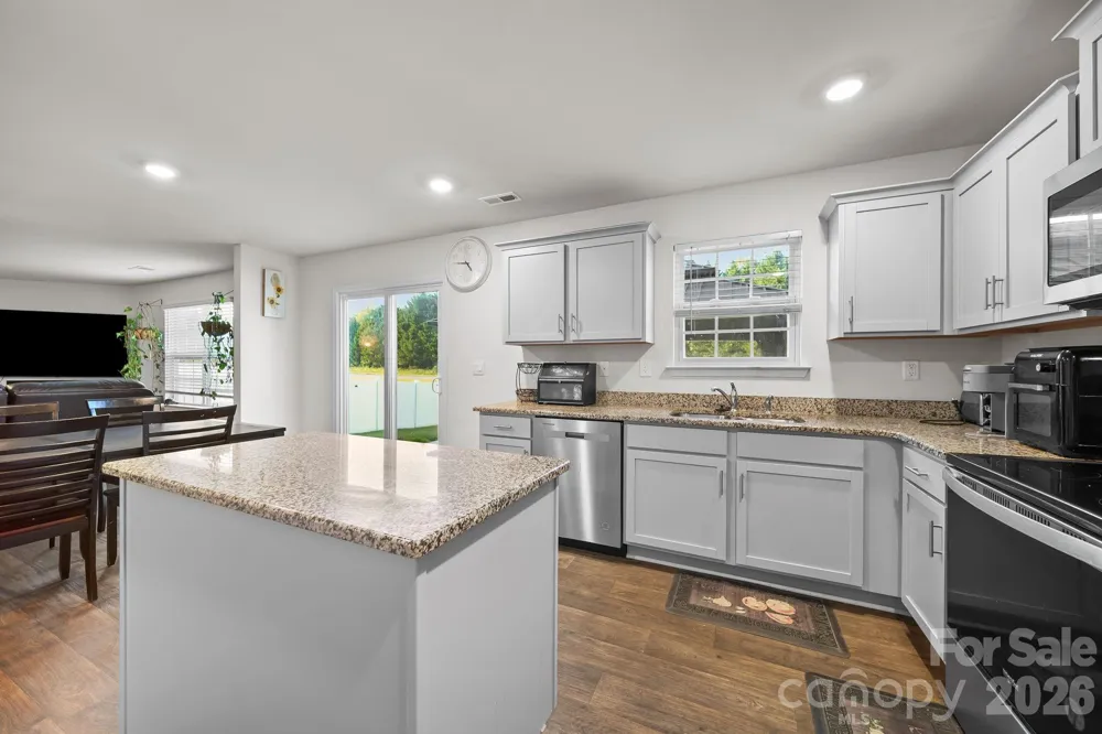 2130 Eastway Drive Dallas, NC 28034