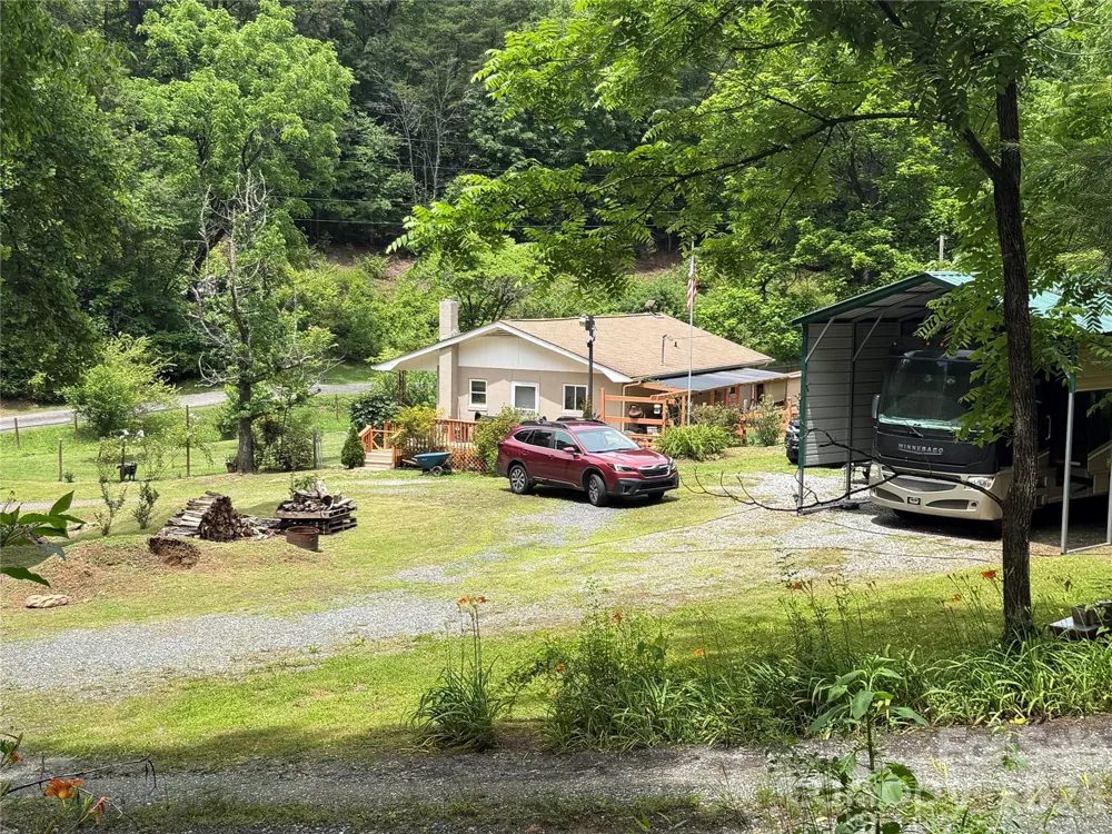 450 W Piney Mountain Road Whittier, NC 28789