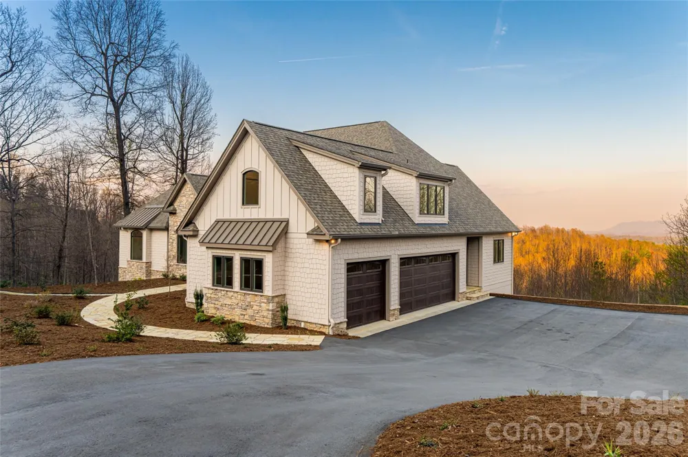 527 Falkirk Way Zirconia, NC 28790