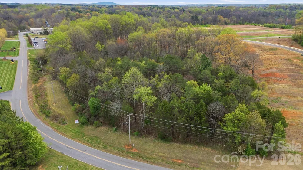 1821 Gkn Way Newton, NC 28658