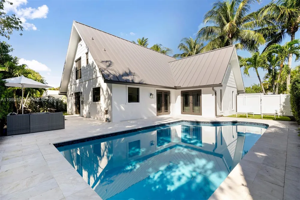 18 Hersey Dr Ocean Ridge, FL 33435