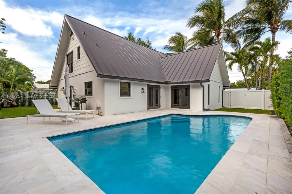 18 Hersey Dr Ocean Ridge, FL 33435