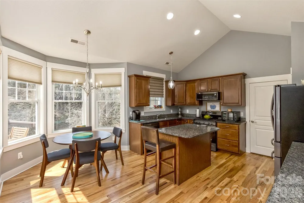 37 Creekside View Drive Asheville, NC 28804