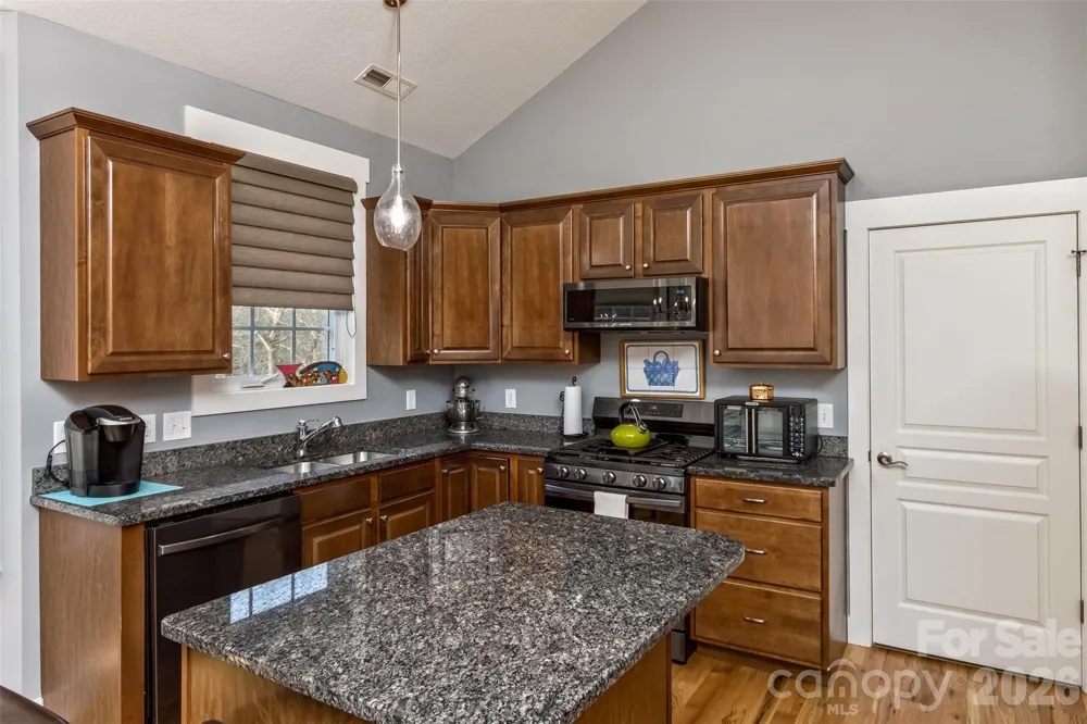 37 Creekside View Drive Asheville, NC 28804