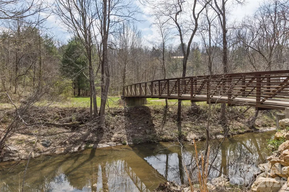 37 Creekside View Drive Asheville, NC 28804