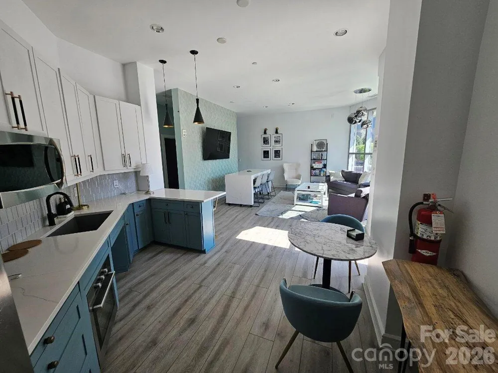 333 W Trade Street #1202 Charlotte, NC 28202