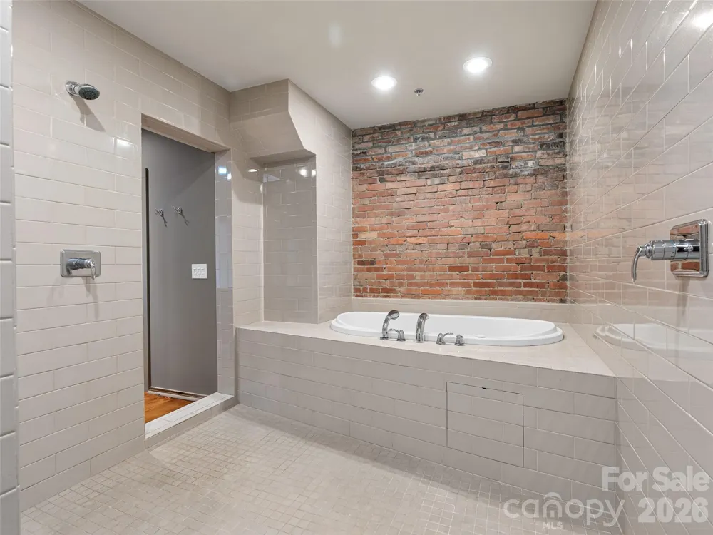 23 Rankin Avenue #302 Asheville, NC 28801